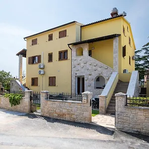  Appartamento Dadic With Parking & Playground